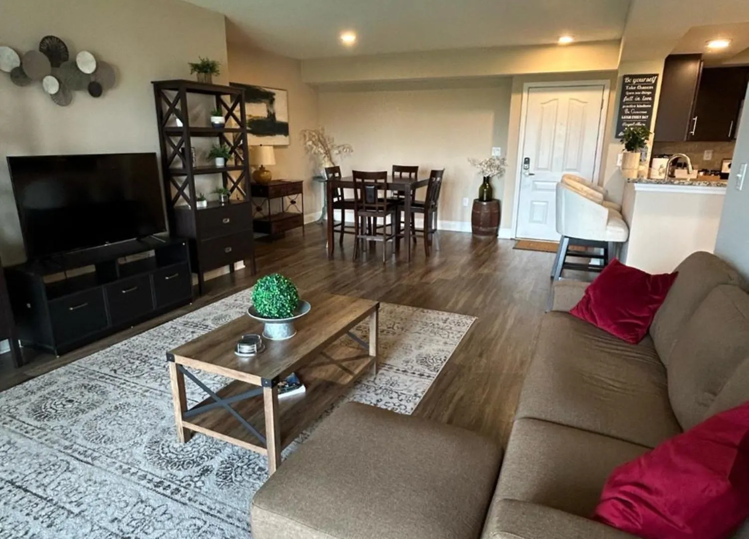 Spacious 2 Bedroom 2 Bathroom Apartment With Balcony In Uptown Charlotte! City Views & Free Parking! location