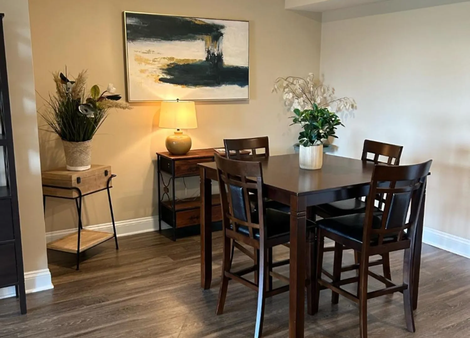 Spacious 2 Bedroom 2 Bathroom Apartment With Balcony In Uptown Charlotte! City Views & Free Parking!