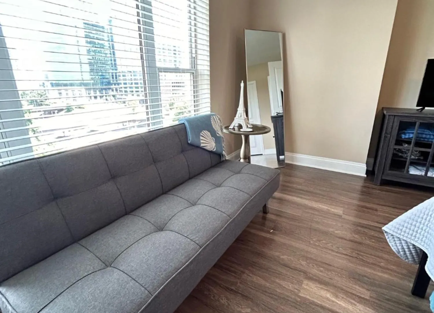 Spacious 2 Bedroom 2 Bathroom Apartment With Balcony In Uptown Charlotte! City Views & Free Parking!