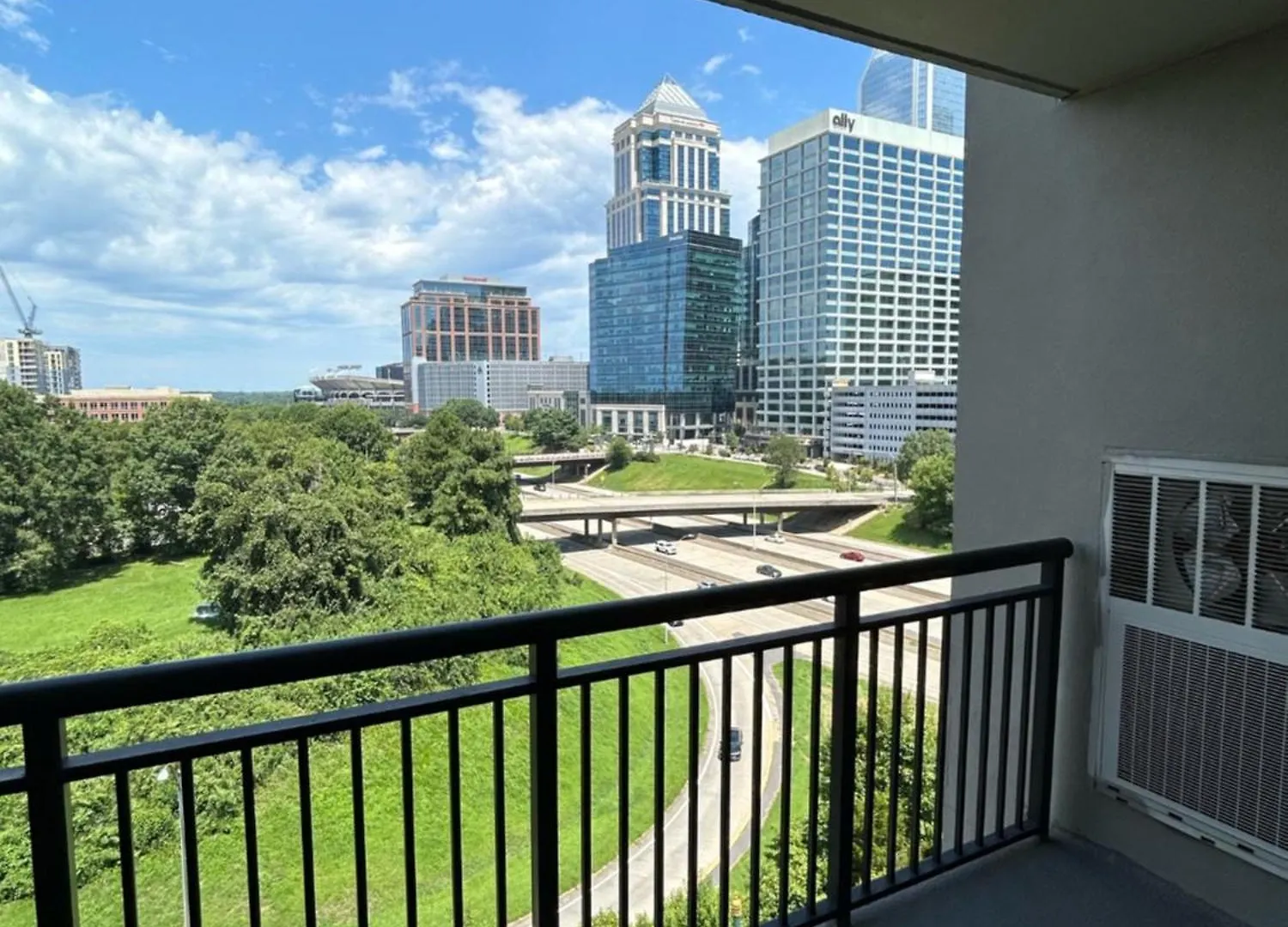 Spacious 2 Bedroom 2 Bathroom Apartment With Balcony In Uptown Charlotte! City Views & Free Parking!  Charlotte